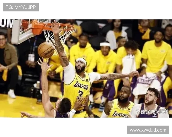 NBA最新动态:詹姆斯领衔湖人逆袭勇士,杜兰特带领太阳挑战西部强敌 NBA最新动态:詹姆斯领衔湖人逆袭勇士,杜兰特带领太阳挑战西部强敌