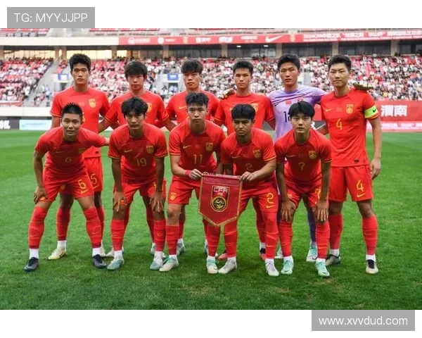 国足备战世预赛关键战新帅战术调整引发球迷热议阵容变化与年轻球员崛起